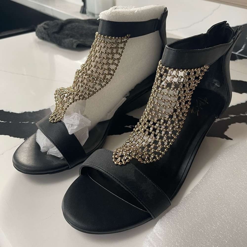 Elegant Black and Gold Women's Sandals New